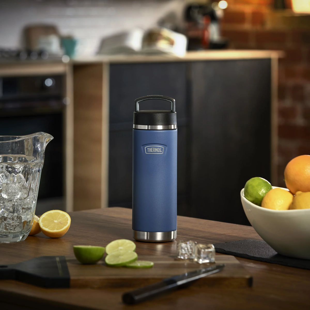 Icon Screw Top Water Bottle with Carry Loop – 710ml Stainless Steel